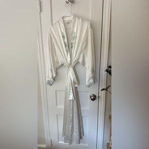 Natori Ivory and Sky Blue Floral Robe
